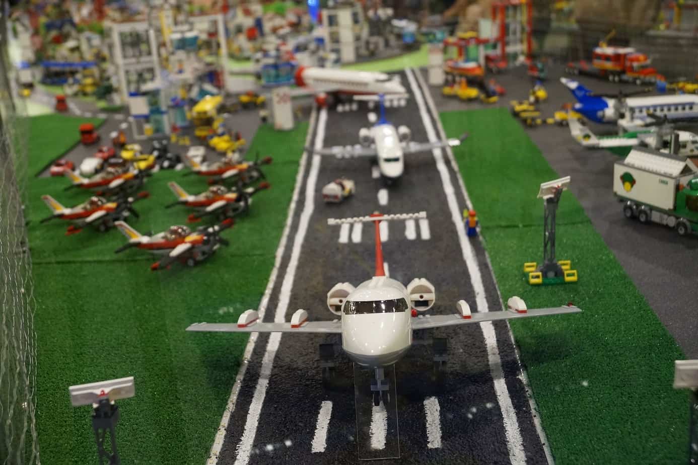 Our Favorite LEGO Plans For Airplanes