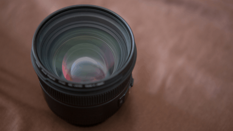 How to Clean the Viewfinder on a Nikon