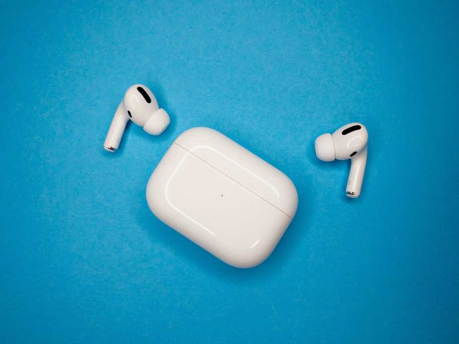 Do AirPods Have a Mic?